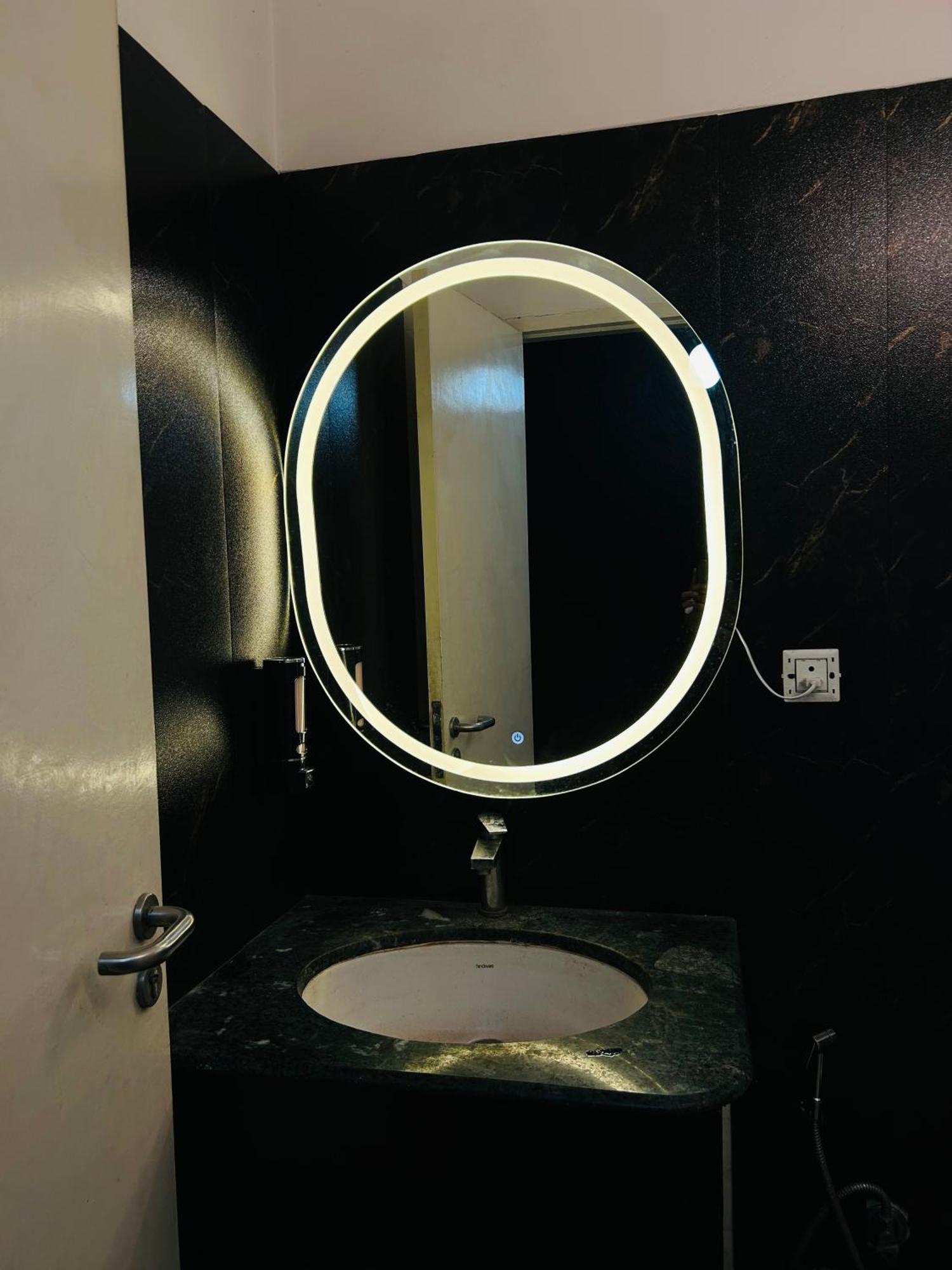 Hotel Shades Of Black 2